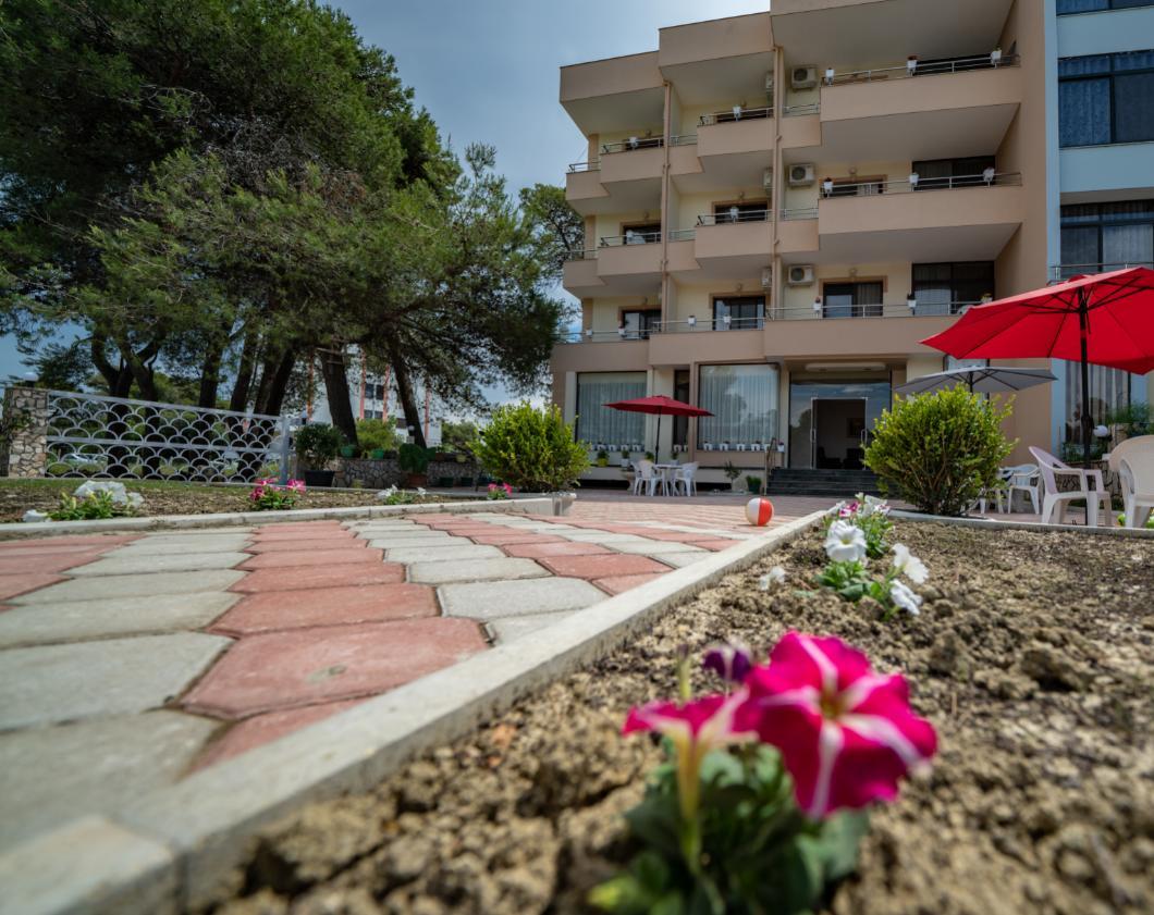 Hotel Villa Aljor Golem  Ngoại thất bức ảnh