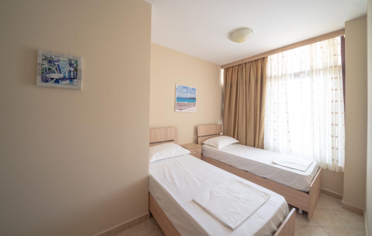 Hotel Villa Aljor Golem  Ngoại thất bức ảnh